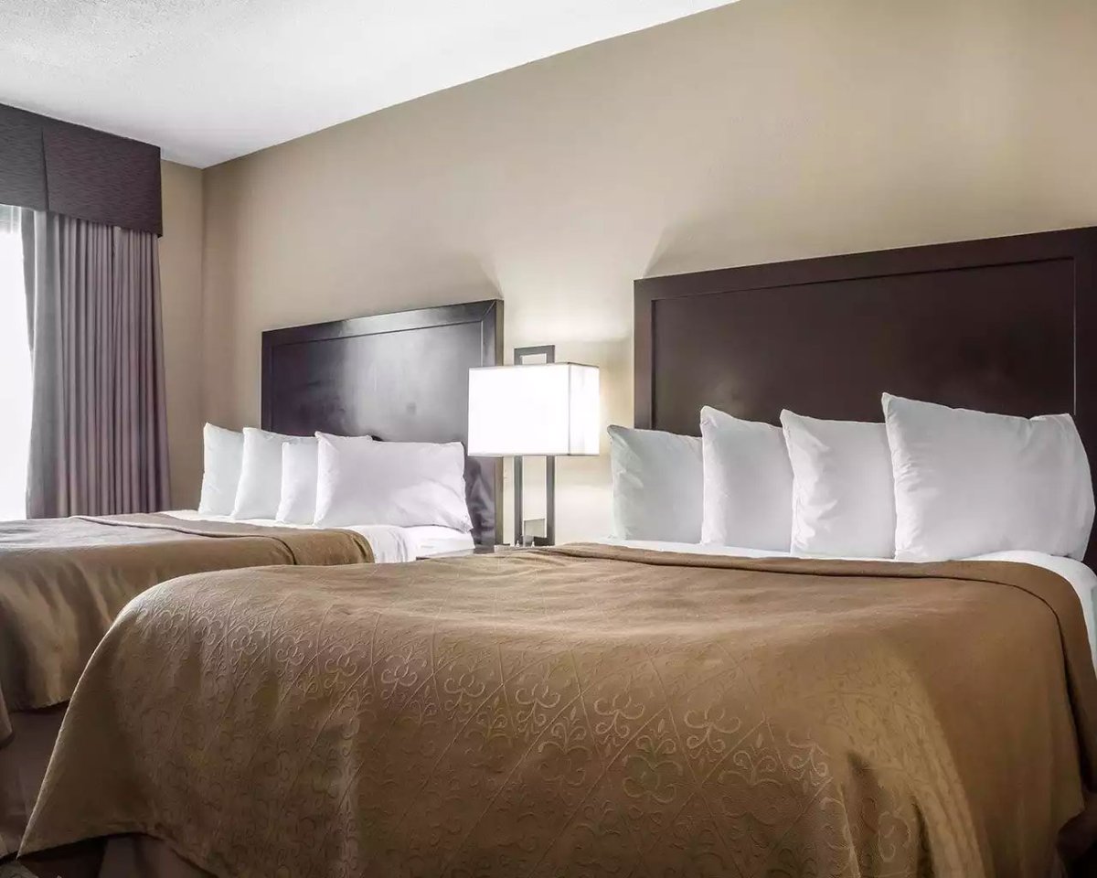 Conveniently located on Hart Drive which features waterfront access to beaches, boating and walking trails, the newly-renovated Quality Inn Barrie, ON
Book Now : qualityinnbarrie.com
#stay #hotel #comfortable #Barrie #Ontario #Canada