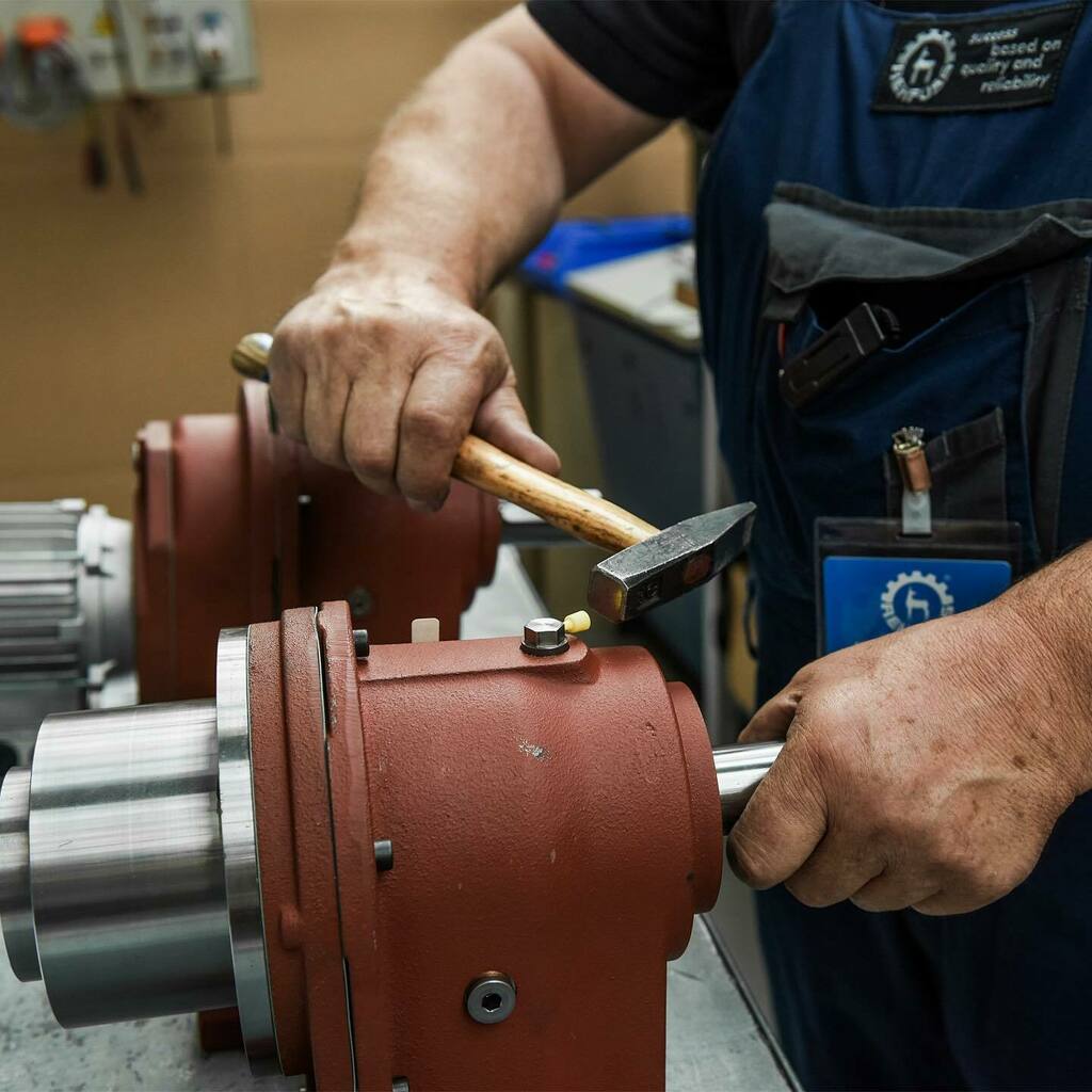 carl_kg's tweet photo. Made in Germany - Handarbeit by Rehfuss

#rehfuss #albstadt #getriebe #antriebstechnik #gearbox #drive https://t.co/qRPEd1escV