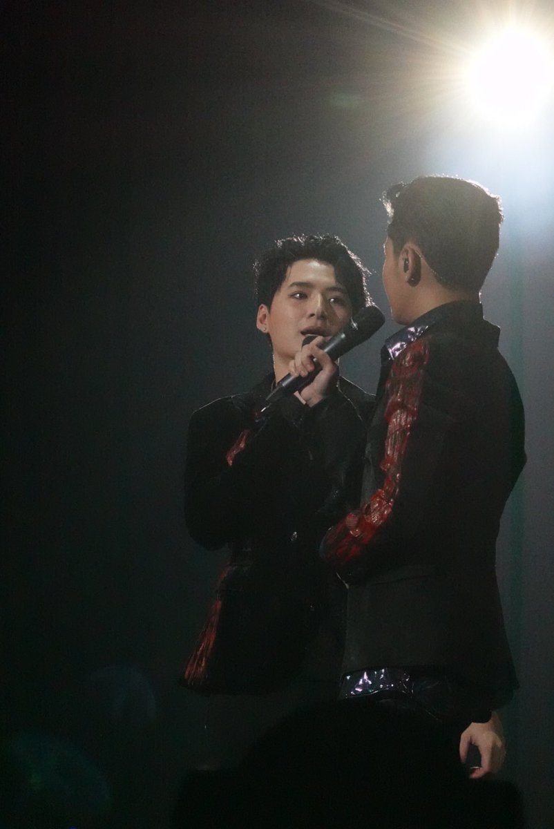 Poon_KPWorld's tweet photo. โทษนะคะคุณสองคน....สนใจคนดูด้วยค๊าาา🤣🤣🤣 อากาศเลย #ใช้สายตาเยอะไป https://t.co/6sHAHT2bBL