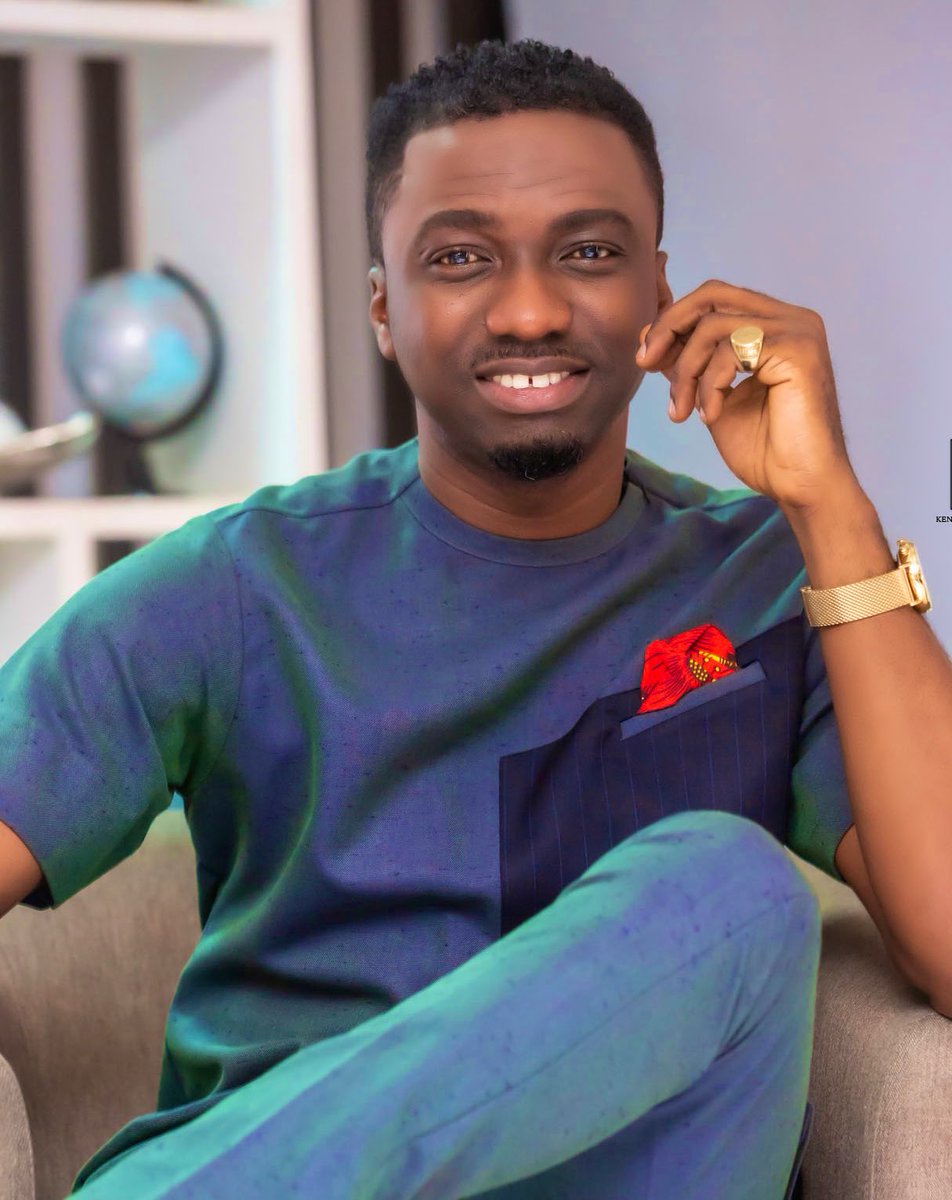 jayfoley2131's tweet photo. Even an iPhone12 pro which costs Ghs9000 needs a Ghs2 SIM card to operate. 
Be humble 

Copied https://t.co/of55aoUkXw