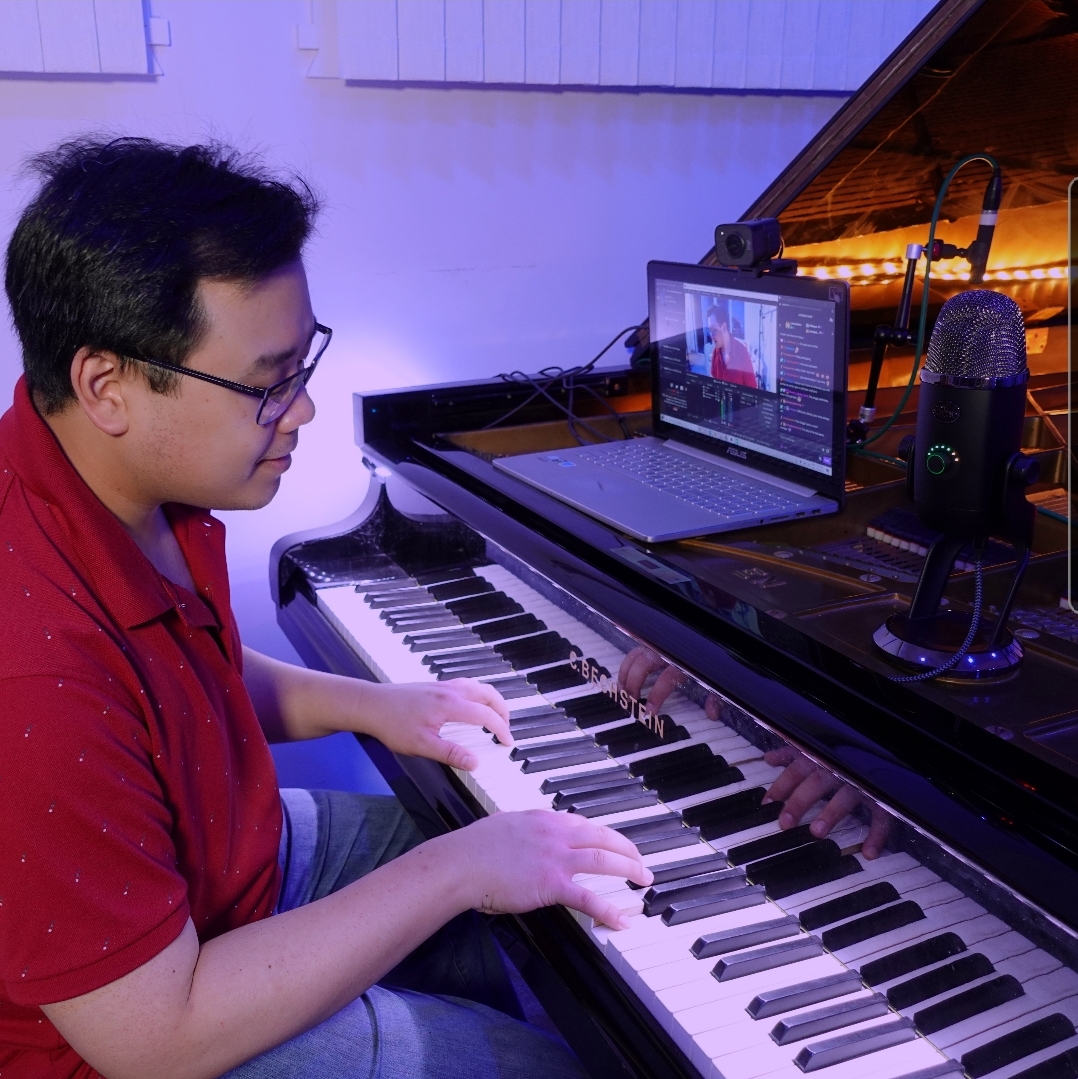 JonathanOng77's tweet image. Going live at 1030 pm AEST for a very special @bluemicrophones powered composition stream!  @Logitech kit me out with some awesome gear, and filmed #AMinuteInMyBlueRoom in my studio; we're going to giveaway a Snowball tonight too so see you in 3.5 hours!

#PoweredbyBlue #ad