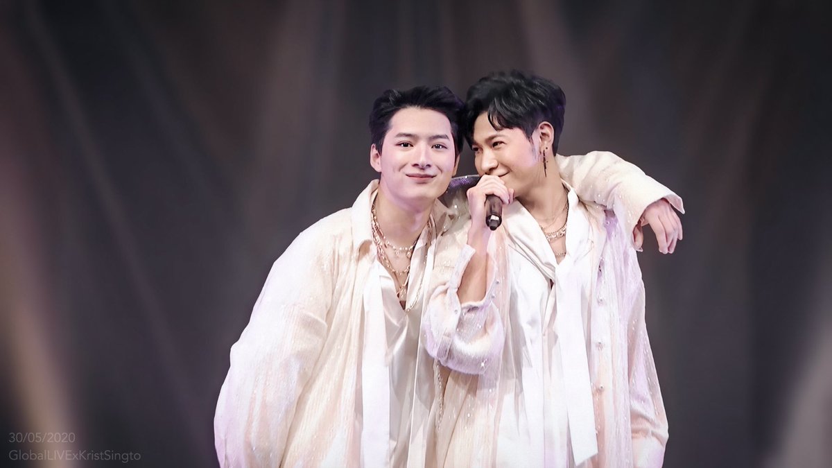 PSKS0708's tweet photo. เราจะไม่มีทางพูดเด็ดขาดว่า......... 

"มีแต่คนเป็นแฟนกันเท่านั้นจะมองกันด้วยสายตาหวานเยิ้มแบบนี้"

จะไม่พู๊ดดดดด!!!!!!
#ใช้สายตาเยอะไป https://t.co/hCpnNLkCuL