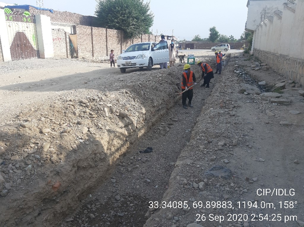 CipCities's tweet photo. پروژه KST-PP-02 برنامه سرمایه گذاری شهری به حمایت مالی بانک جهانی  
 پروژه اعمار سرک در ساحه ۱۲۰۰ فامیلی ولایت خوست در مراحل قبل از اعمار و بعد از اعمار
در تصاویر تغیرات در پیاده روی و سطح جاده بخوبی مشاهده میشود.
@CipCities 
@IDLGAFG 
@wbg_gov https://t.co/QoqNskX7ai