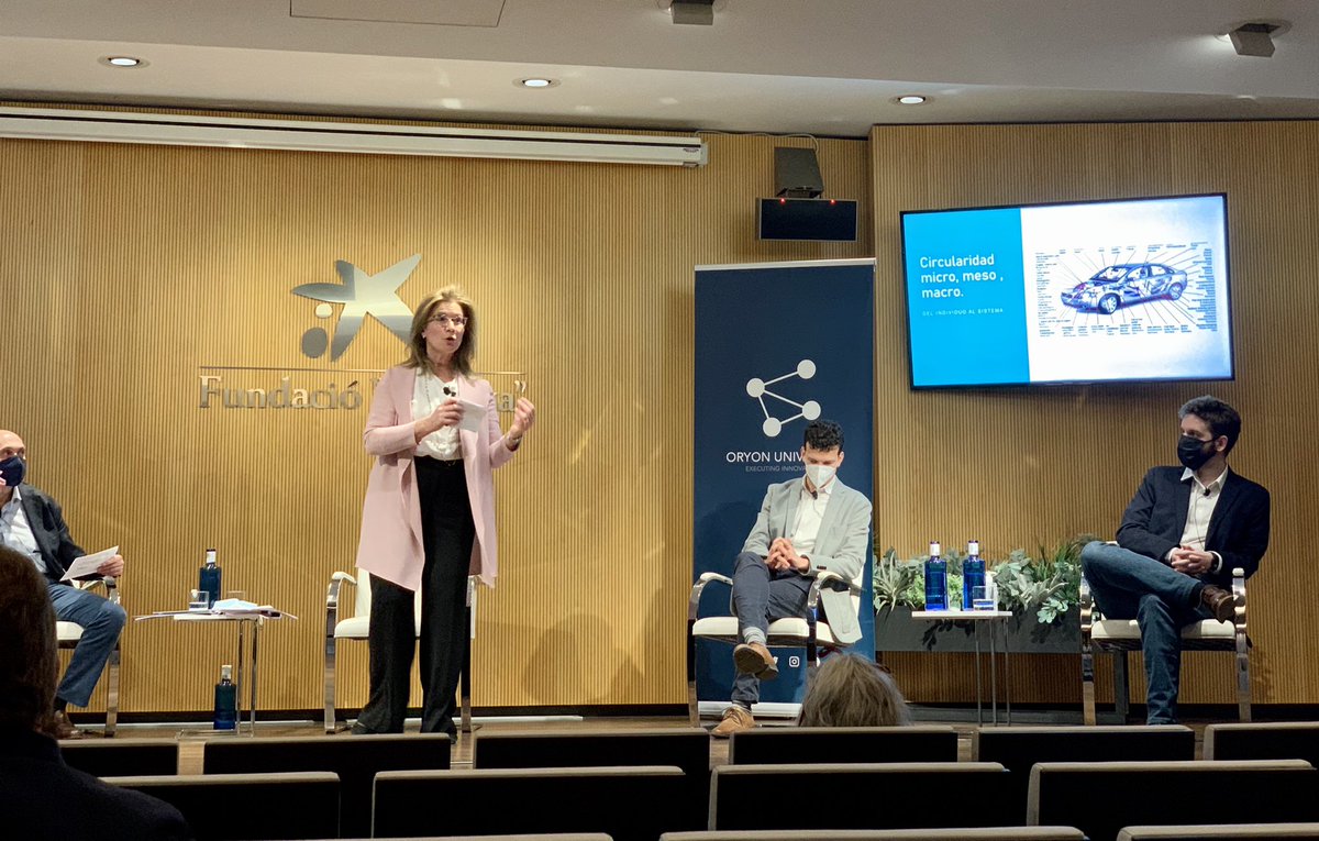 Fantástica <a href="/_acabanas/">Alba Cabañas</a> de <a href="/LAB_Ecoinnova/">LAB ecoinnova</a> reflexionando con datos sobre mitos y realidades de crecimiento económico, sostenibilidad y gestión de recursos para una innovación verdaderamente sostenible y competitiva. El futuro será circular o no será👏🏻👏🏻👏🏻