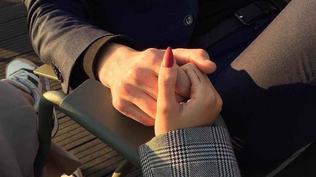 "ويجوز الصدفة تجمعنا بناس تشبهنا بالملي ."❤️