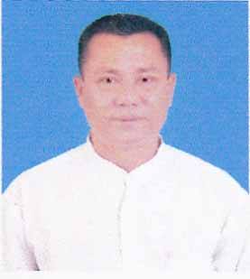 Myanmar_Now_Eng's tweet photo. The coup regime’s armed forces beaten and arrested Tin Win (in Pinni), a member of NLD’s South Dagon Township Executive Committee, a family member told Myanmar Now. They pointed the guns at family members and also confiscated five mobile phones. #WhatsHappeningInMyanmar https://t.co/UKAvYdEhEu
