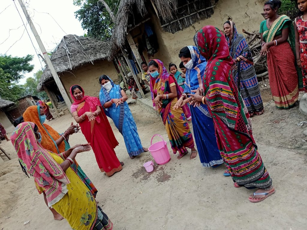 BonthIcds's tweet photo. #Corona_awareness 
Handwashing program is done by AWWs of ICDS project, Bonth to fight against #COVIDー19 
@BhadrakDswo @DM_Bhadrak @DPMU_MS_Bhadrak https://t.co/O2ne8z1Yam