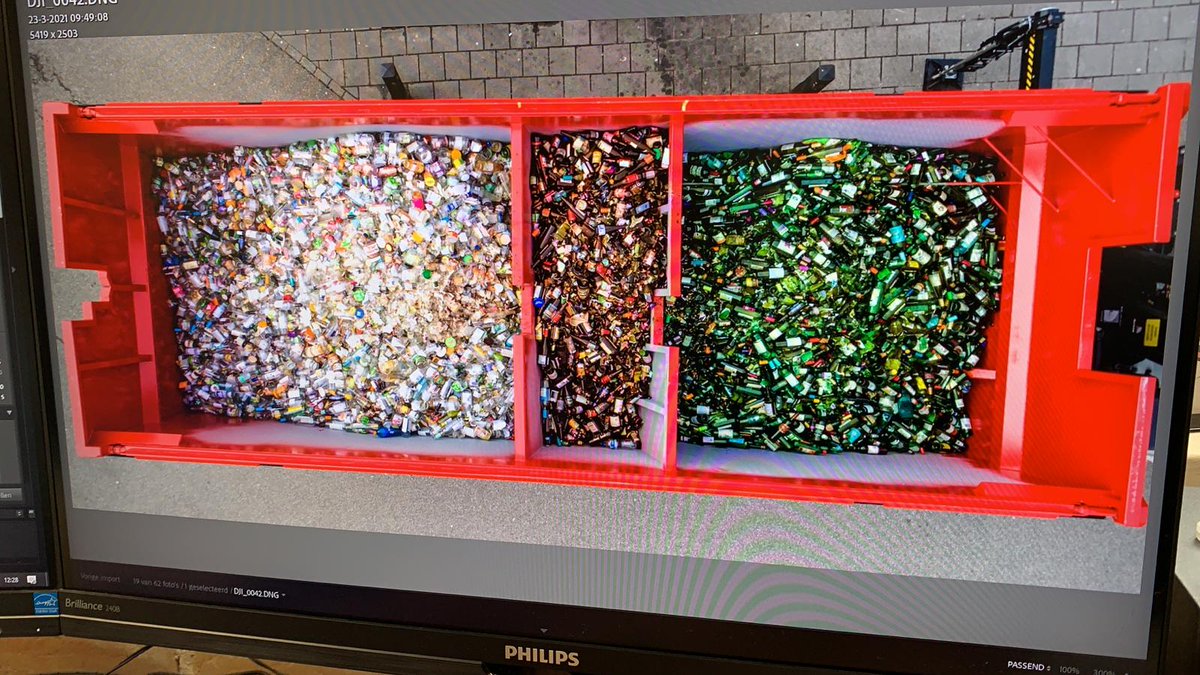 Omrin's tweet photo. ♻️🍷 | Ons nieuwe glasvoertuig op groengas is in gebruik genomen.  En om te laten zien dat we glas ook in onze voertuigen gescheiden houden geven we je graag een kijkje van bovenaf met de dronefoto's van Virema. 
Samen voor een schone en duurzame wereld.
#virema #duurzaam https://t.co/g3Icr7LK0W