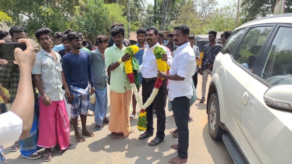 MediaMoovendar's tweet photo. இன்று மதுரை மாவட்டம் சிலைமான், புலியங்குலம், கீழடி ஆகிய கிராமங்களில் இருந்து ஏறாளமான  இளைஞர்கள் திரு.கோபி  அவர்களின் தலைமையில் மூவேந்தர் புலிப்படையில் இணைந்தனர். இளைஞர்களின் சமூக பணி சிறங்க வாழ்த்துக்கள்....! 

மூவேந்தர் புல��ப்படை மீடியா தமிழ்நாடு
மூவேந்தர் புலிப்படை தமிழ்நாடு... https://t.co/PqHPpDIrQd