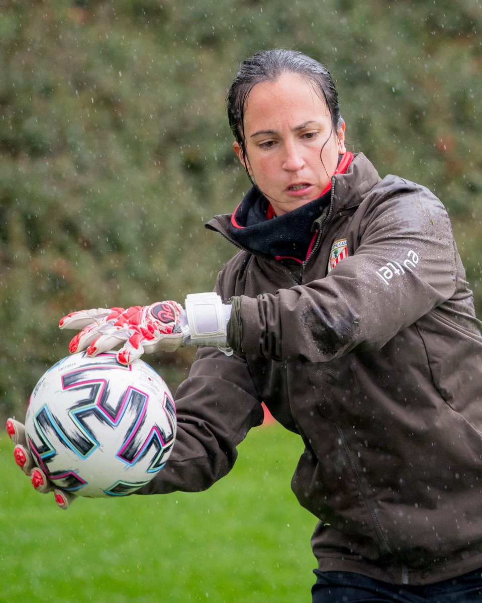 RG_Spain's tweet photo. #AndereLeguina @grasshopper13 Portera del @athleticclubfem con nuestros #Samurai ! 

Pide los tuyos aquí o en https://t.co/ho7nVRCkDK ! 

#TeamRG
#Borntoneakeeper
#Samurai 
#Guantesdeporteros
#FutbolFemenino https://t.co/GCTN5i9oQa
