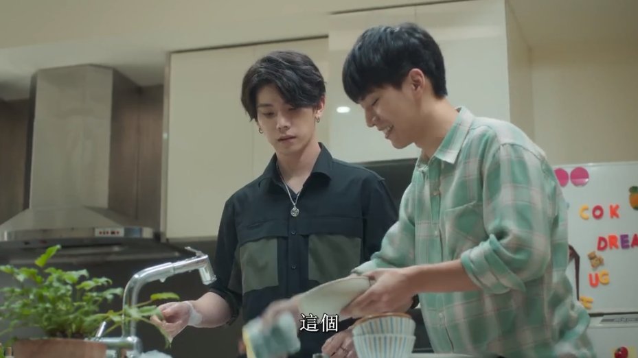 gsd: this is considered washed?zsy: yeah?qsd: no, you have to use this. the sponge.zdy: ....huh? so troublesome?qsd: ........then do you find taking showers troublesome? im ded jiashsa 這種對戲他們笑場了嗎？？一定笑場了