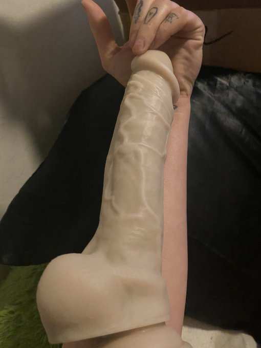 Who didn&rsquo;t read the description on the website? Me! Small arm? Or large cock? https://t.co/qc4PXMiZh<a href="/tag/tittytuesday"class="tags"><span>#tittytuesday</span></a>