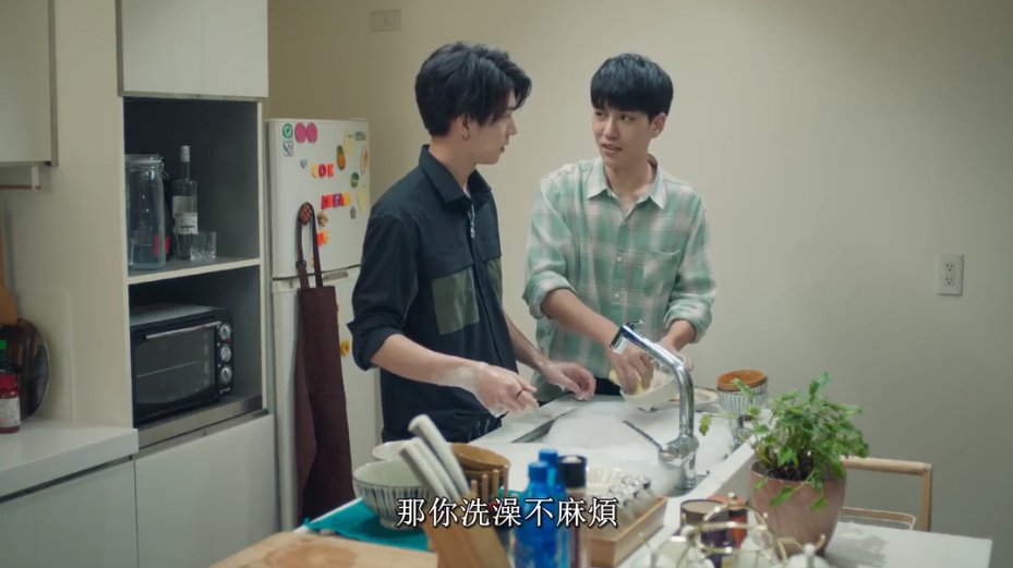 gsd: this is considered washed?zsy: yeah?qsd: no, you have to use this. the sponge.zdy: ....huh? so troublesome?qsd: ........then do you find taking showers troublesome? im ded jiashsa 這種對戲他們笑場了嗎？？一定笑場了