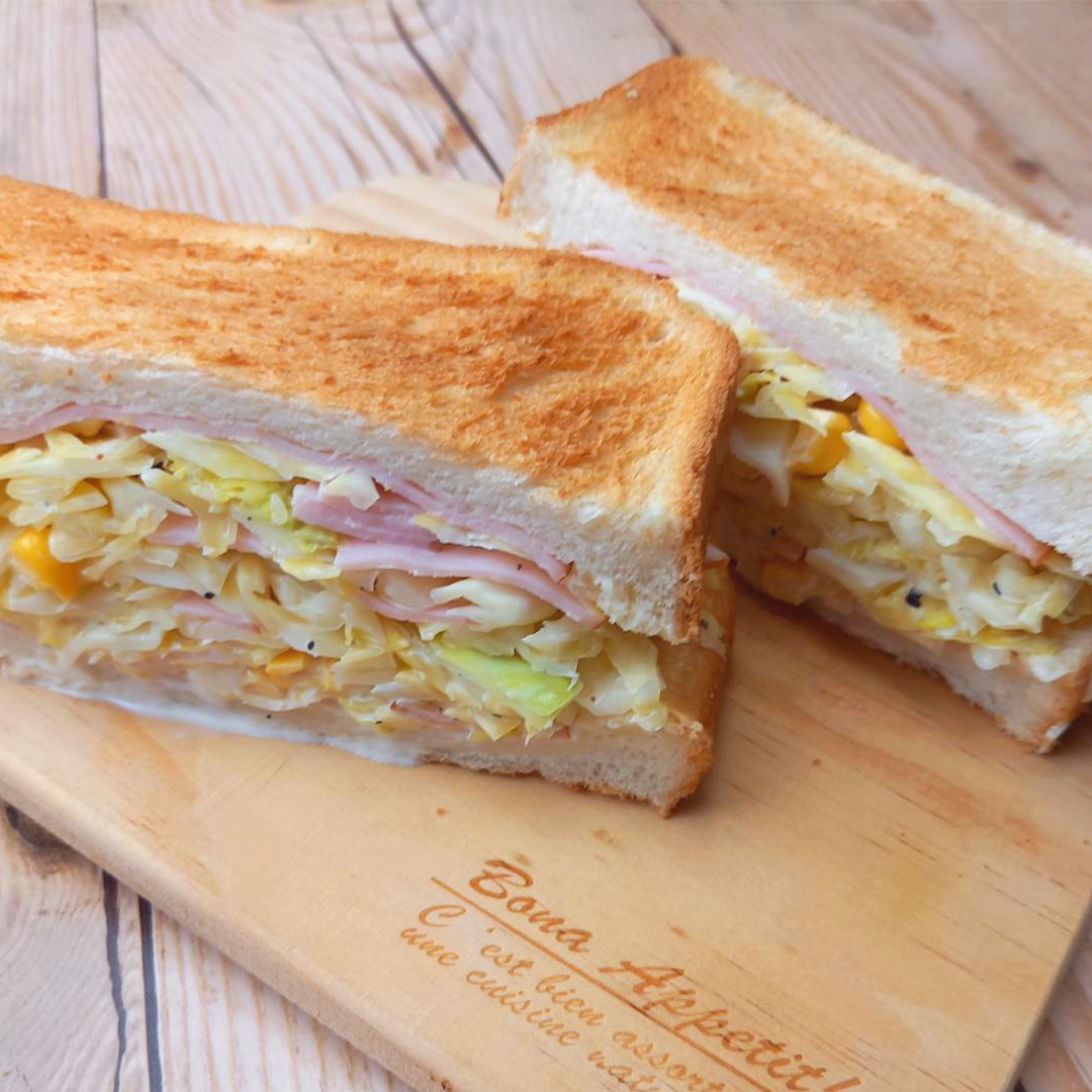 Uzivatel Tasty Japan Na Twitteru 春キャベツで ボリュームたっぷりコールスローサンドイッチ ボウルに塩小 1を揉み込んで千切りにしたキャベツ1 8個 短冊切りハム2枚 コーン缶とマヨネーズ各大2 酢と砂糖各小1 2 塩コショウを入れて和える 焼いた食パンにハム