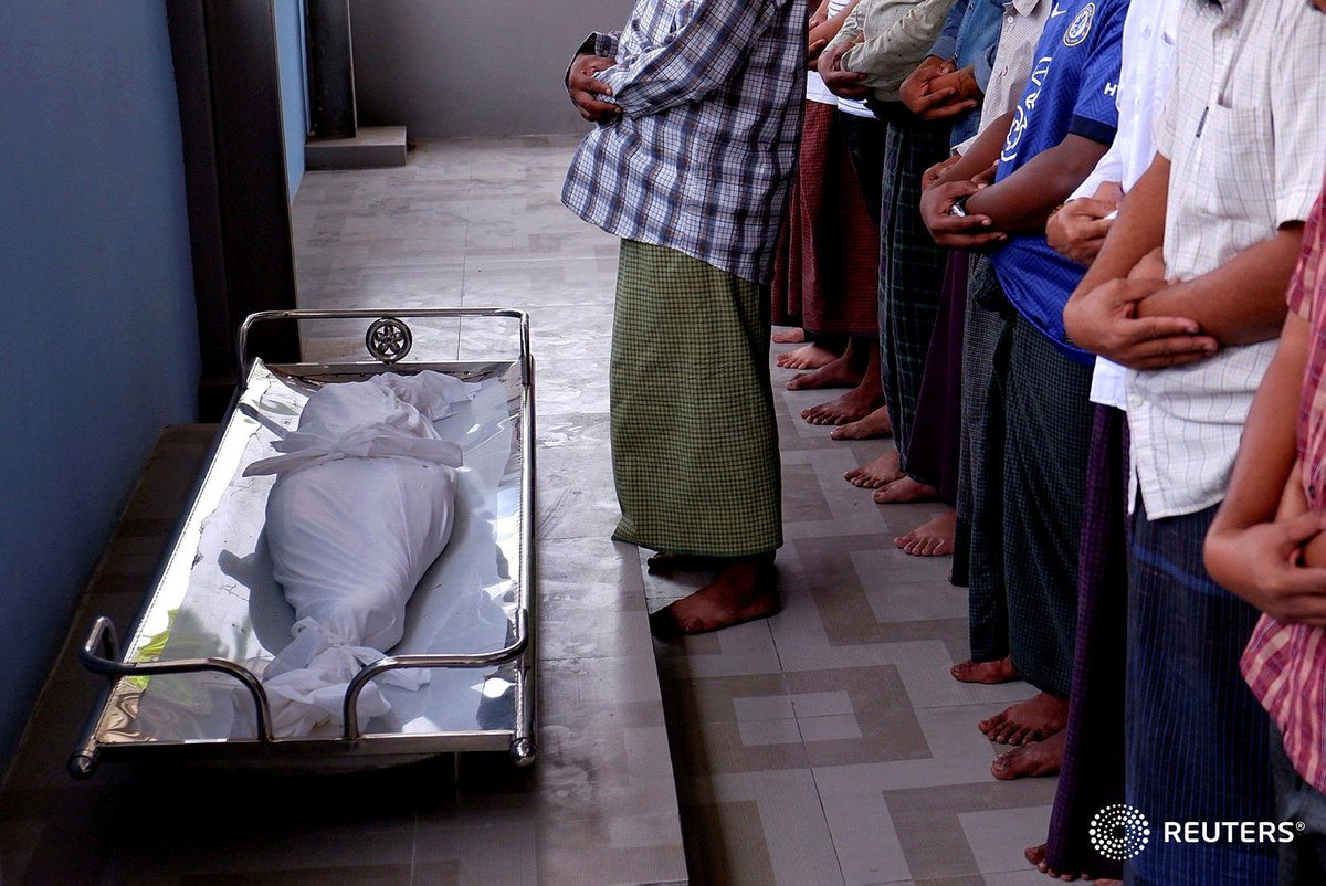 soezeya's tweet photo. Muslim men pray during the funeral of 7 year-old girl Khin Myo Chit who was shot at her home during protests against military coup in Mandalay, Myanmar March 24, 2021. REUTERS/Stringer #WhatsHappeningInMyanmar https://t.co/wQH66QDCtK