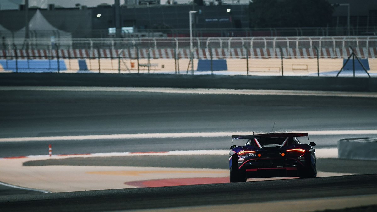 boxotoolsuk's tweet photo. For this weeks #WallpaperWednesday we have these incredible pictures of @2seasmotorsport from the @BAH_Int_Circuit for the @gulf12hours 🔵⚫ 

📸 - Xynamic @xynamic 

#2SeasMotorsport #BritishGT #BahrainInternationalCircuit #Gulf12Hours #Mclaren #720SGT3 https://t.co/vtSswj0Laq
