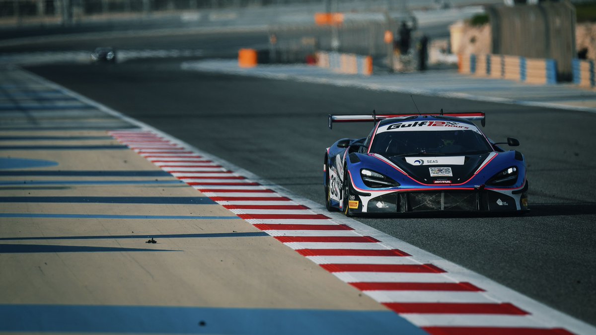 boxotoolsuk's tweet photo. For this weeks #WallpaperWednesday we have these incredible pictures of @2seasmotorsport from the @BAH_Int_Circuit for the @gulf12hours 🔵⚫ 

📸 - Xynamic @xynamic 

#2SeasMotorsport #BritishGT #BahrainInternationalCircuit #Gulf12Hours #Mclaren #720SGT3 https://t.co/vtSswj0Laq