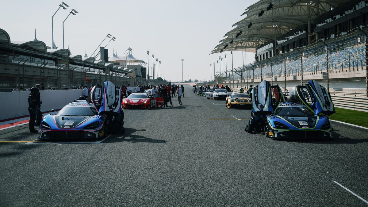 boxotoolsuk's tweet photo. For this weeks #WallpaperWednesday we have these incredible pictures of @2seasmotorsport from the @BAH_Int_Circuit for the @gulf12hours 🔵⚫ 

📸 - Xynamic @xynamic 

#2SeasMotorsport #BritishGT #BahrainInternationalCircuit #Gulf12Hours #Mclaren #720SGT3 https://t.co/vtSswj0Laq