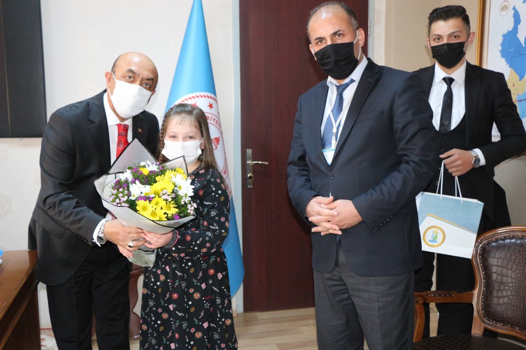 Aksaray_MEM's tweet photo. İstiklal Marşı' nın kabulünün 100 yılı dolayısıyla İlimiz genelinde düzenlenen İstiklal Marşı'nı güzel okuma,şiir ve kompozisyon yazma yarışmalarında dereceye giren öğrencilerimiz için ödül töreni düzenlendi.
@hmzaydg @haciomerkartal
Haberin Devamı İçin
👇
https://t.co/y2MkUssu4H https://t.co/lr7VSe7DDZ