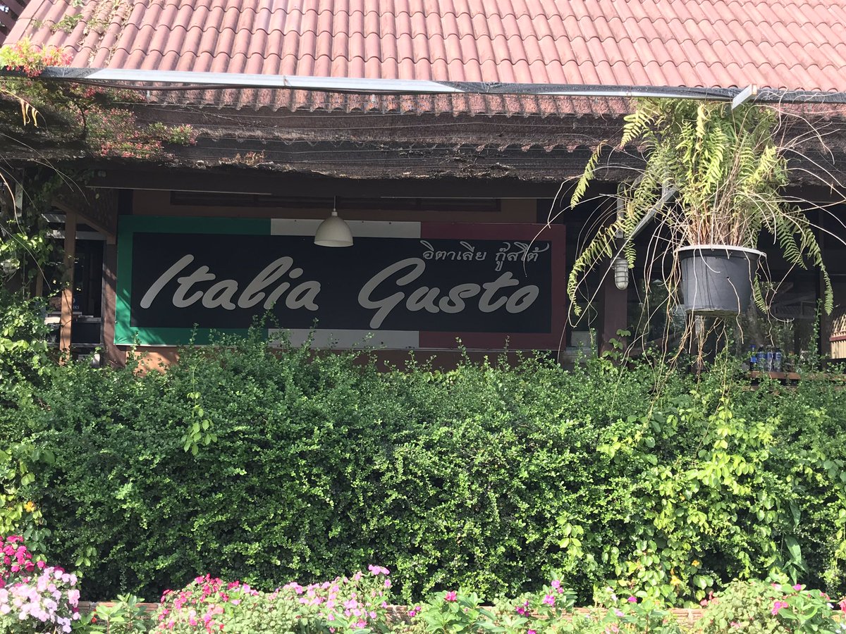 Rajprasong_News's tweet photo. Found this Gusto Italian restaurant, have spinach & cheese, pizza. Not too bad #Khaokho #Petchabun #Thailand https://t.co/jtjFStT1oO