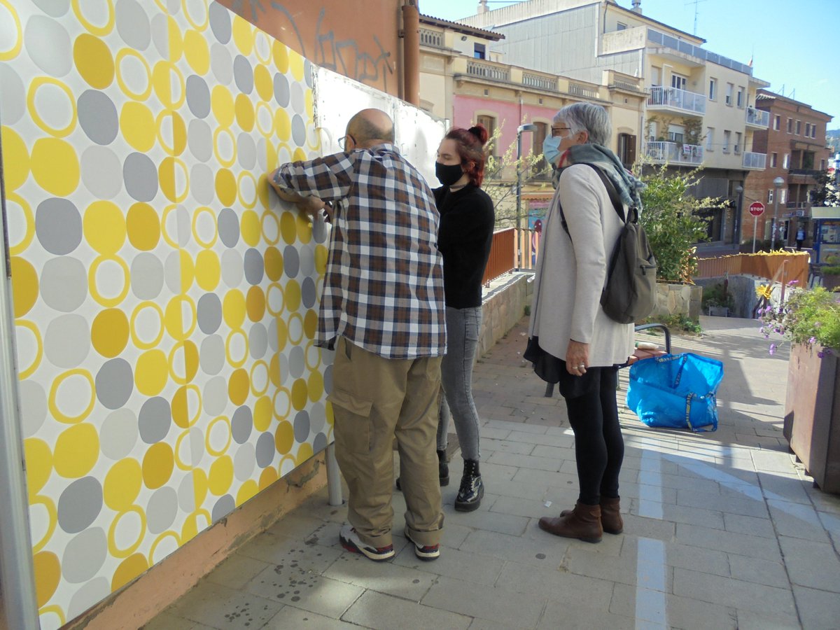 FundacioCarulla's tweet photo. 🔴Agenda beques #SOSCultura
El projecte #Expressa, de Carme Maleret, veu la llum als carrers de Sant Just d’Esvern i a l’Espai de lliure creació.
Una mostra per reflexionar sobre les emocions viscudes durant el confinament.
#JaumePlensa no s’ho va voler perdre! 👇 https://t.co/WUA4bXIJrM