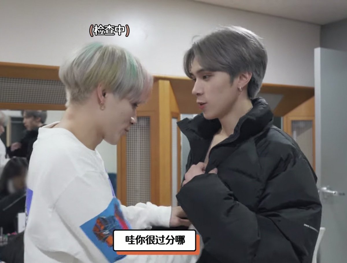 ใครไหวมาตรงนี้ค่ะ กุไม่ไหวแล้วㅠㅠㅠㅠㅠㅠㅠㅠㅠㅠ ไปจับไปทัชอะไรกันขนาดนั้นคะน้องเซียวจวิ้น หนูสงสัยอะไรคะ ฮือ ใจเย็น ๆ นะคะ🥺 #henjun