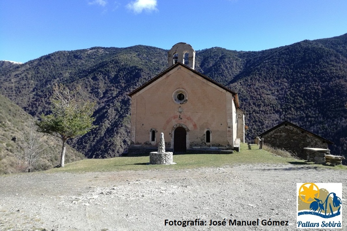 visitpallars's tweet photo. 🙋‍♂️Bon dia des de Caregue! Us deixem una🚶‍♂️passejada fàcil x fer amb👨‍👩‍👧família fins ermita Mare de Déu de la Muntanya. 
Llegenda diu que el pastor q va trobar la imatge no conseguia baixar-la fins el poble i per això es va allà. construir la capella.
+ Info: https://t.co/bznoVoKquL https://t.co/hth3XYGMi7
