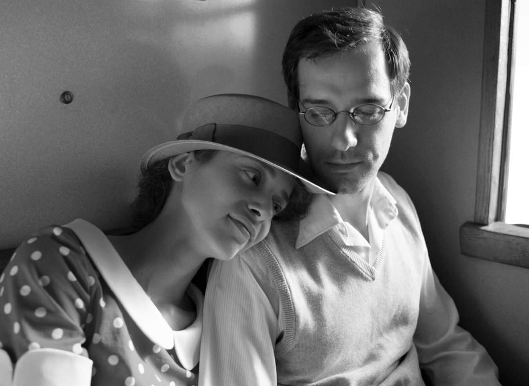 <117편의 러브레터> 아날로그 필름 감성 흑백의 미학! 컬러 버전 vs. 흑백 버전 스틸 비교 ​올 봄 단 하나의 실화 로맨스 #117편의러브레터 💌 #절찬상...