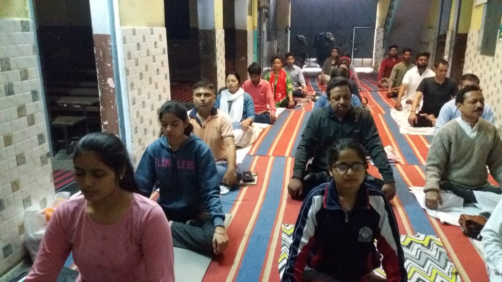 upsanskrit's tweet photo. व्यायामात् लभते स्वास्थ्यं दीर्घायुष्यं बलं सुखं।
आरोग्यं परमं भाग्यं ||

उत्तर प्रदेश संस्कृत संस्थान द्वारा संचालित निःशुल्क त्रैमासिक योग प्रशिक्षण शिविर।

केन्द्र का स्थान:-मुज़्ज़फ्फरनगर

#Lucknow https://t.co/yXCf2coifK