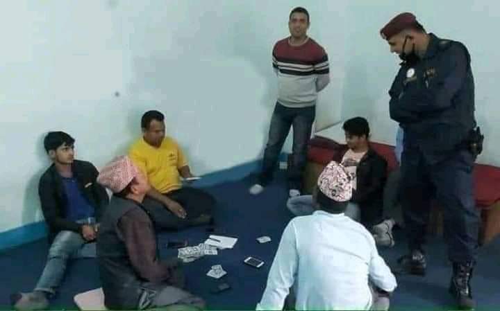 झ्यालि हुन्छ भनेर पुलिस राखेको रे 🙄😃😃