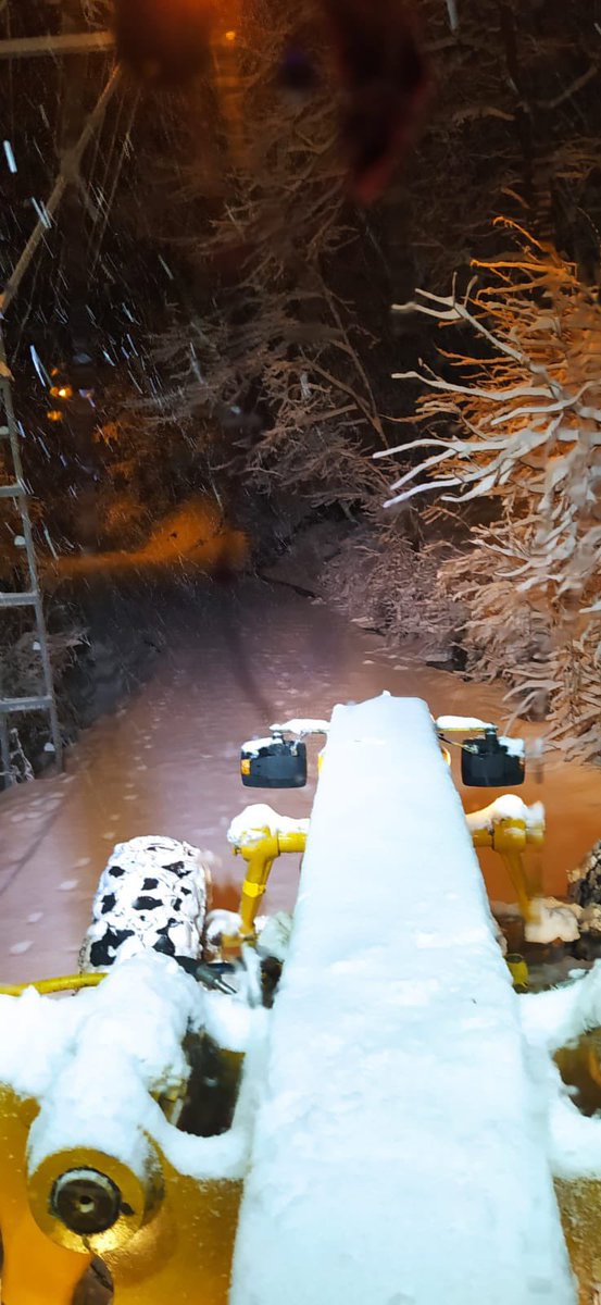 beytullahgectan's tweet photo. ❄️🌨🚜
Karla mücadele ekiplerimiz ulaşımın aksamaması için kar küreme ve tuzlama çalışmalarını aralıksız sürdürüyor. Desteklerinden dolayı Büyükşehir Belediye Başkanımız Sayın @mhilmiguler ‘e ilçem ve şahsım adına teşekkür ediyor, şükranlarımı sunuyorum. https://t.co/14x2im2tSZ