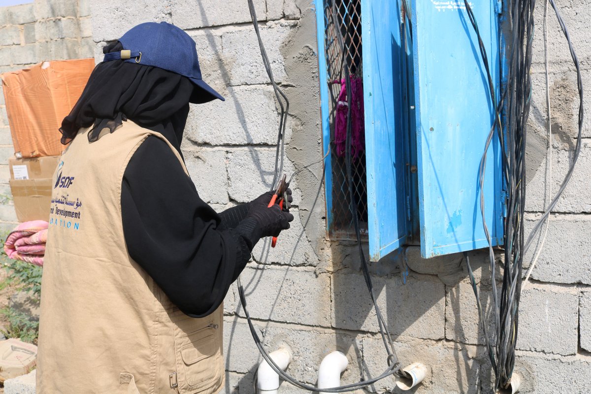 trtworld's tweet photo. In pictures: Ten trailblazing women in conservative Yemen bring electricity to their villages, illuminating lives with a micro-grid solar business they hope to expand across their war-torn region💡☀️ https://t.co/Osk5QFEZFx