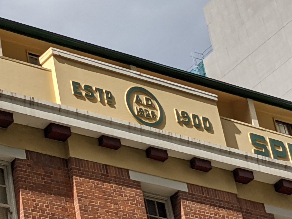 ForgottenType's tweet photo. 'Leonard Spencer Ltd'/'Spencer Chambers'/'A.D. 1926'/'Estd. 1900'
Find it at 53 Edward Street, Brisbane.
#BuildingNames #Fonts #Type #Typefaces #Brisbane #Queensland #ForgottenType https://t.co/6ogIMgH9dp