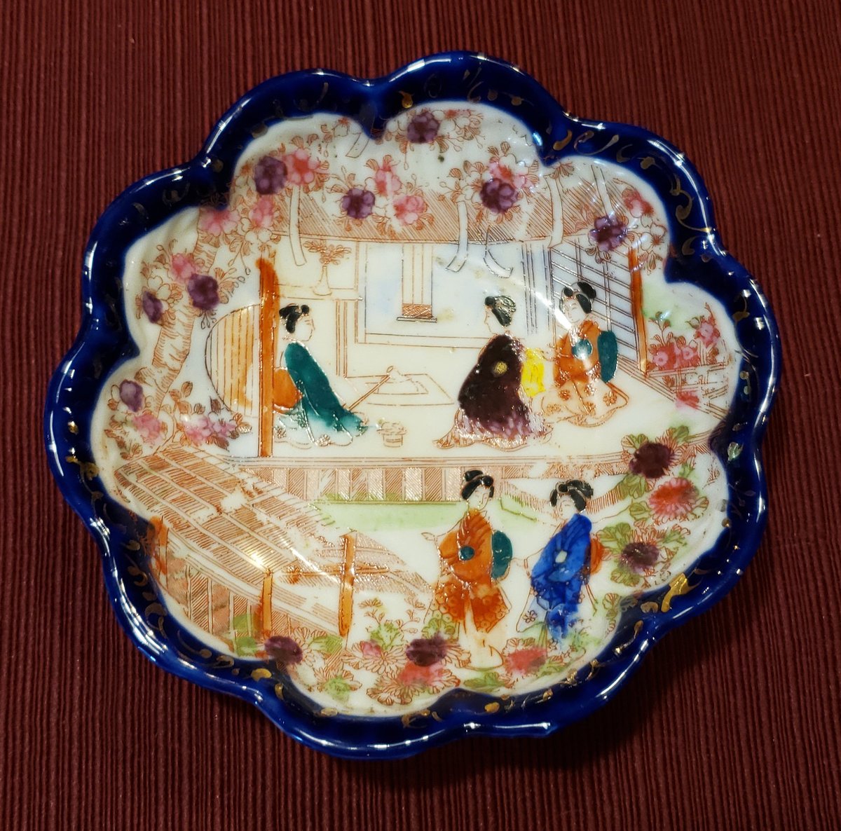 atticesoterica's tweet photo. Vintage Decorative Art China Bowl With Ruffled Edges Featuring A Japanese Geisha Scene Which Is Hand Painted Candy Nut Trinket Dish https://t.co/70liE8kZZF #Collectibles #Etsy #Antiques #Vintage #AtticEsoterica #Curios #BestOffer #NutDish https://t.co/aISctRCNAp