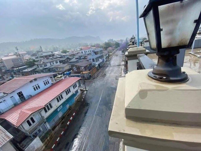 MizzimaNews's tweet photo. တောင်ကြီးမြို့၊ မတ်လ ၂၄ ရက် စစ်အာဏာရှင်ဆန့်ကျင်ရေး အသံတိတ်သပိတ်
(ပေးပို့သူ - CJ) https://t.co/0je3K2GSaB