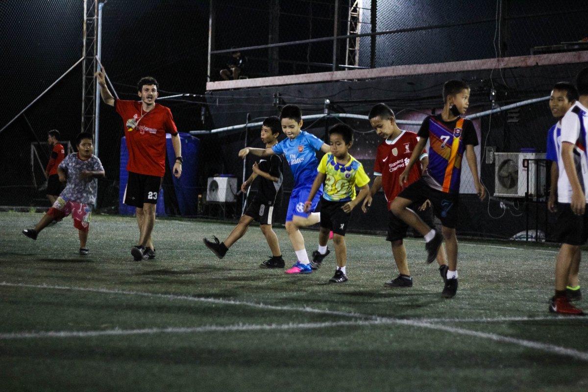playonside's tweet photo. The Emotional Resilience Program, the Sua Team and Female training, the Badminton project, and the Green Island “Movie Night” have restarted again since last week with full of smiles, excitement and happiness. 
#playonside #playitsafe #forequalopportunity #genderequality https://t.co/b4InDwcr8j