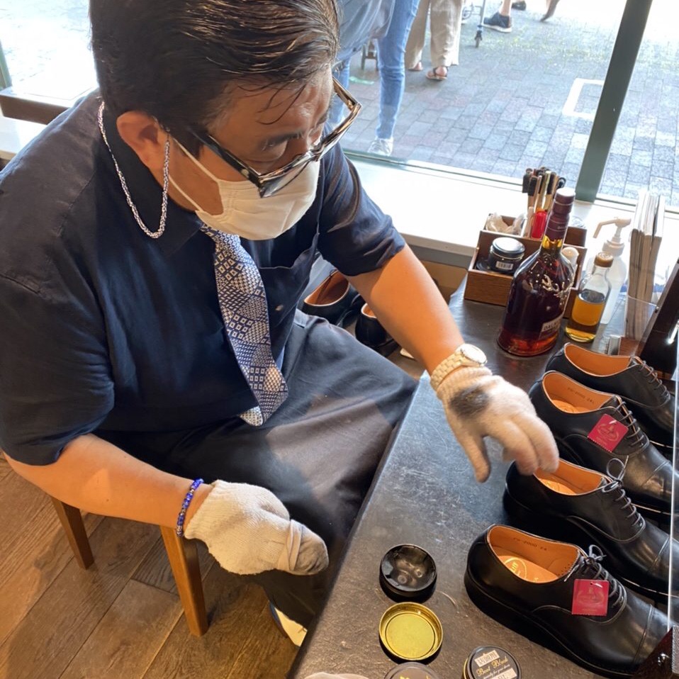 スコッチグレイン りんくう店 4月3日と4月4日にヒロカワ製靴の社長によるモルトドレッシング実演会を開催します 写真2枚目は御殿場店でのモルトドレッシング実演会の様子です りんくう店周年記念セールの最初の2日間はスコッチグレインりんくう店の スコッチグレイン りんくう店 4月3日と4月4日にヒロカワ製靴の社長によるモルトドレッシング実演会を開催します 写真2枚目は御殿場店でのモルトドレッシング実演会の様子です りんくう店周年記念セールの最初の2日間はスコッチグレインりんくう店の