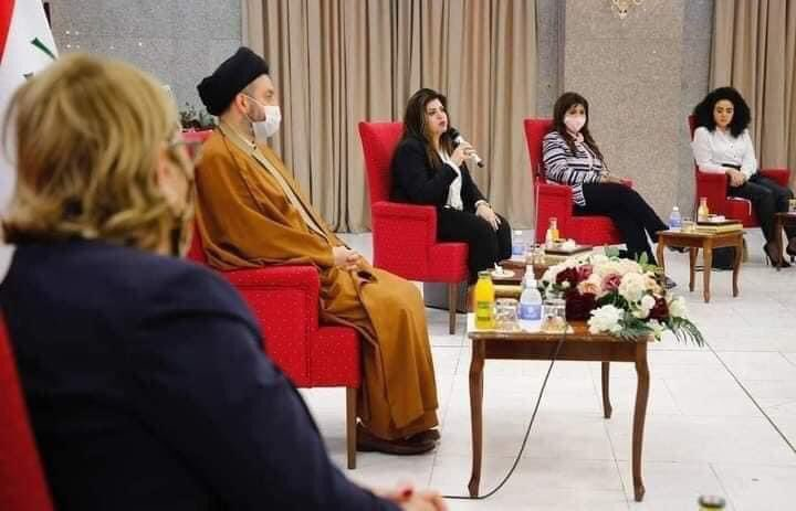 alhussai1's tweet photo. سيد عمار هل هذه الجلسة تليق بك ؟ بعمامتك ؟ بسيرة جدك سيد محسن قدس سره ؟ أم هناك اثر أو رواية تقول ان رسول صلى الله عليه وآله جلس بين نساء متبرجات وحاشاه ؟ مجرد جلوسك بينهن وهن متبرجات وكأنك تدعو للتبرج ، حسبي الله ونعم الوكيل ، المهم الوصول للغاية حتى عن طريق الحرام. https://t.co/rgtqVg3BE0