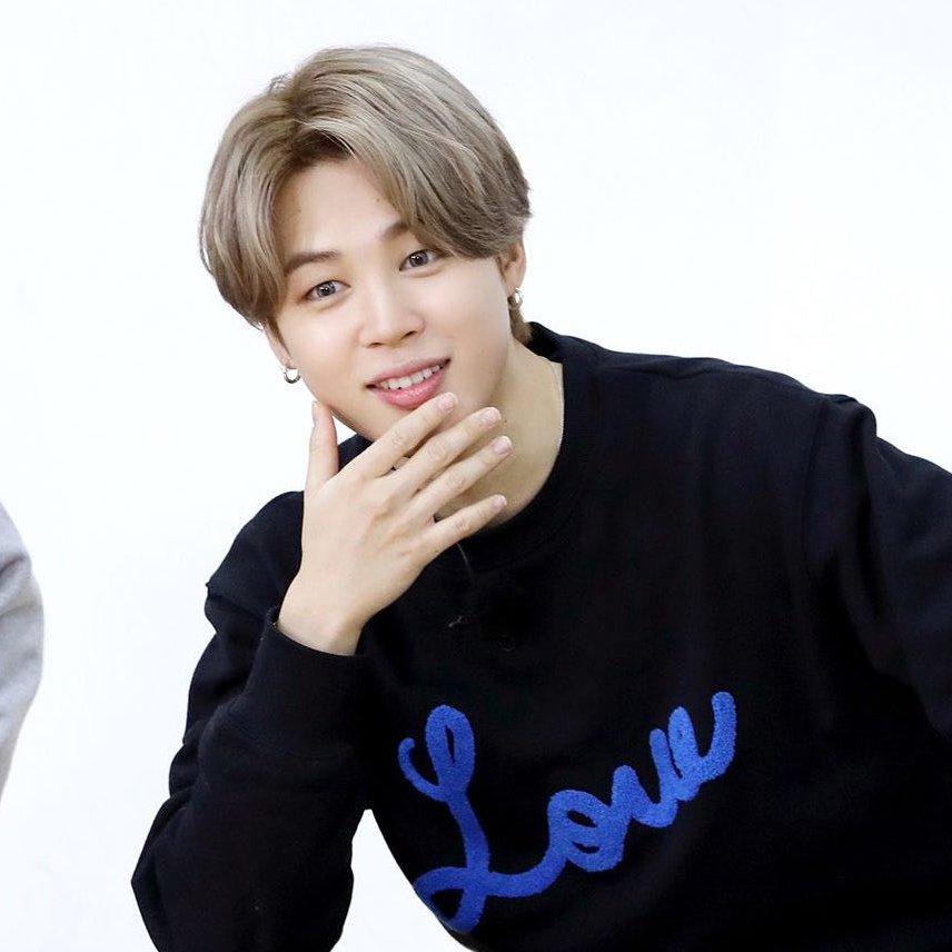 BulletproofJK's tweet photo. Imaginate que estas en una cita con jimin y en eso tu bien centrada contandole algo...cuando puum se te queda mirando asi....

AHHHHH NO YO SI ME MUERO AHI MISMO 😅😅😍😍😍 @BTS_twt https://t.co/bfkyQJqxR9