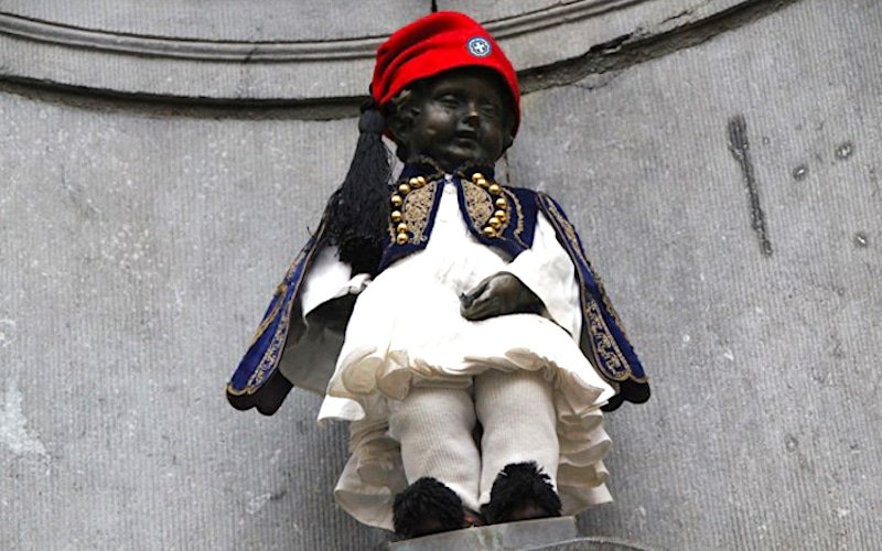 Sarah404BC's tweet photo. The iconic statuette of #Brussels, #MannekenPis will be dressed as an #Evzone on March 25, the 200th anniversary of the #GreekRevolution #1821 #21in21
https://t.co/GIvZXvFMtp https://t.co/UInS1C6HNk