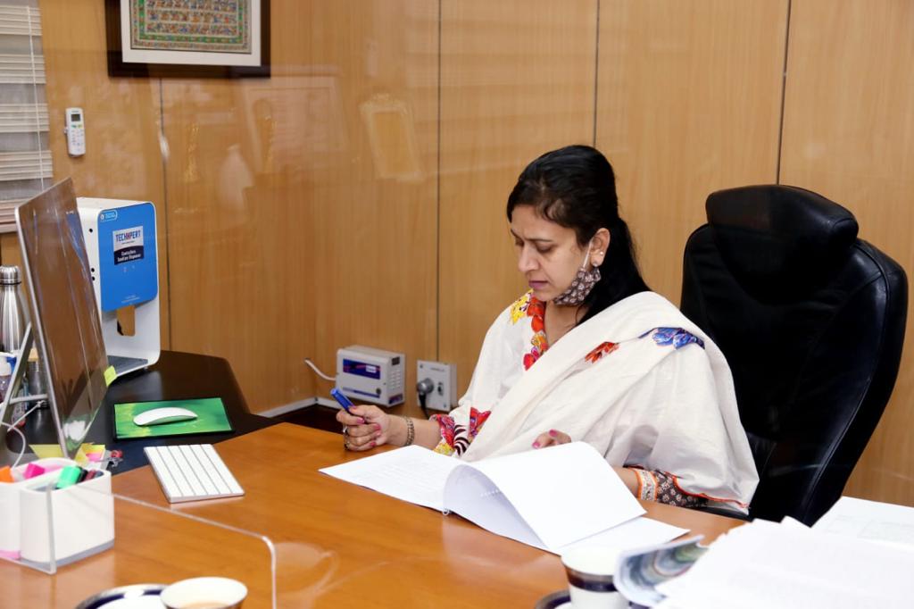 CeoNoida's tweet photo. Did a review meeting with the senior authority officials regarding the BOT projects. Instructed the officials to complete the FOB projects at Sector- 108, 128, 16A and Mahamaya flyover by the end of March '21.
#TransformNoida https://t.co/46R9uZUhsh