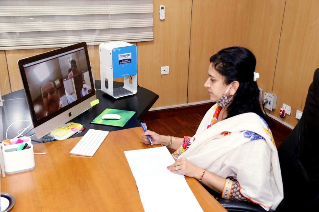 CeoNoida's tweet photo. Did a review meeting with the senior authority officials regarding the BOT projects. Instructed the officials to complete the FOB projects at Sector- 108, 128, 16A and Mahamaya flyover by the end of March '21.
#TransformNoida https://t.co/46R9uZUhsh
