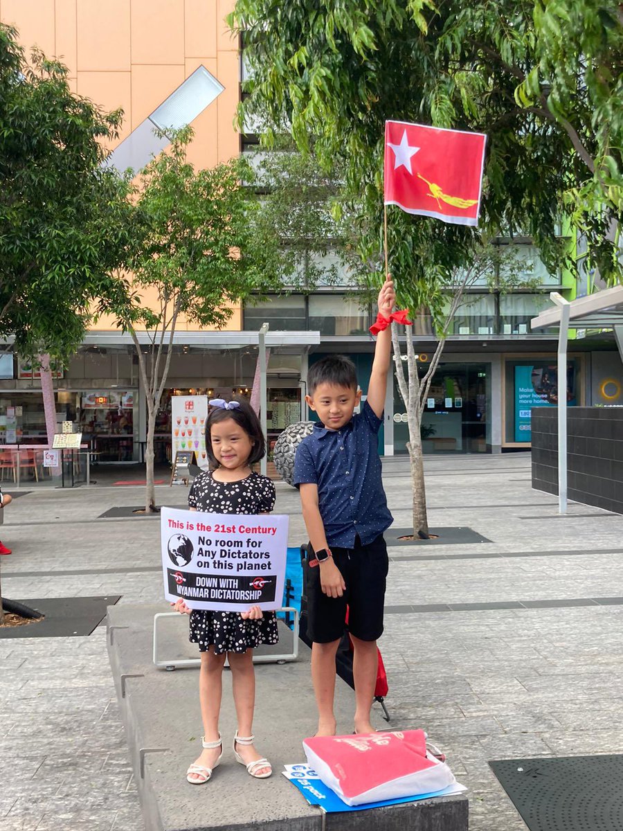 BonnieW_HKPACE's tweet photo. The Myanmar ‘Security Force’ killed a 7-year-old girl, according to @SaveUKNews more than 20 kids have been killed.

Tell me, how can you fire your guns while looking at those innocent eyes of the vulnerable kids?

This is far beyond inhumane.

#Mar24Coup
#WhatsHappeningInMyanma https://t.co/5kPi8SVM1u