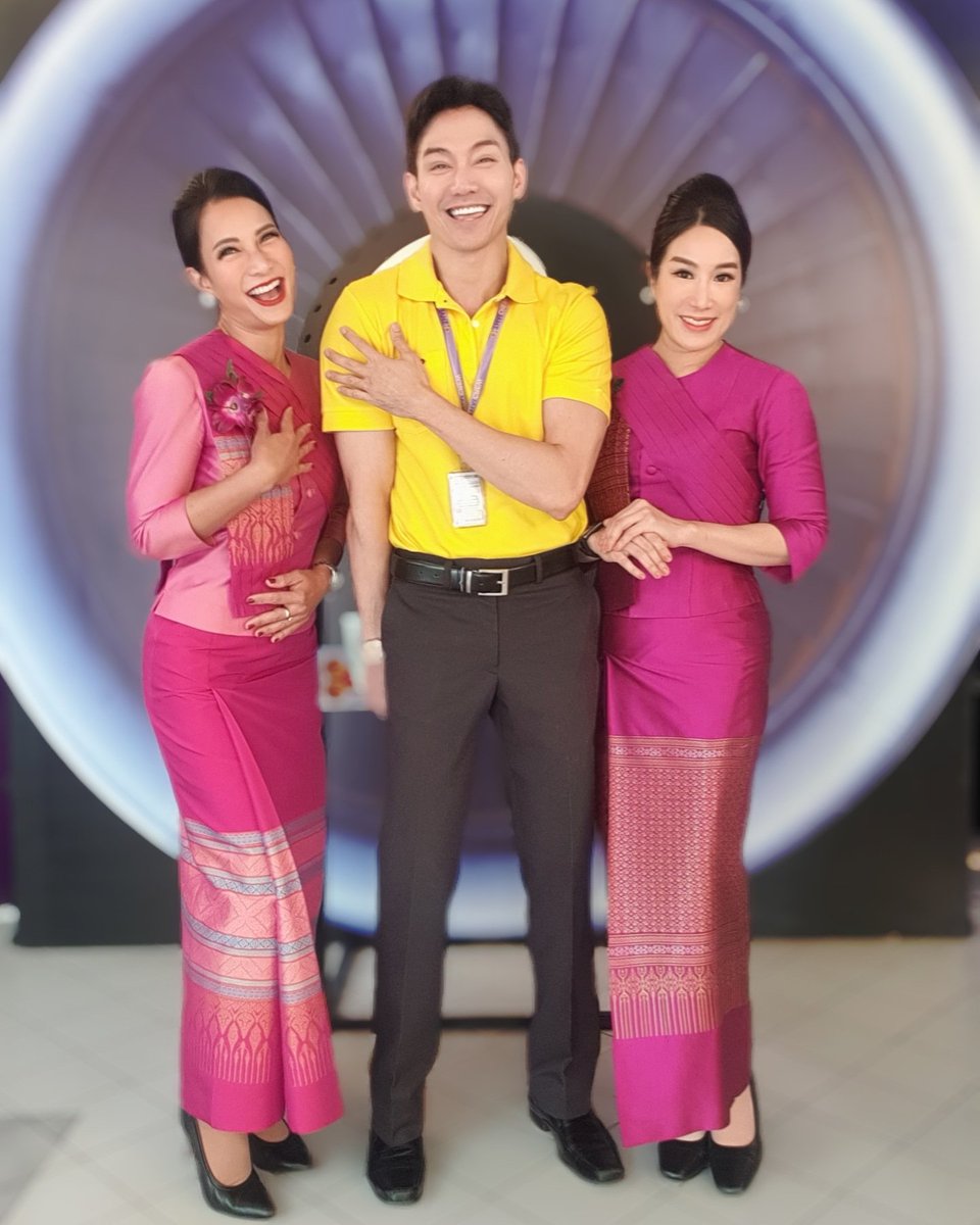 NRatchakrich's tweet photo. แจกความสดใส 🌟⭐🌟⭐🌟
_______________________
#crew #cabincrew #thaicabincrew #flightattendant #crewlife #tg #thaiairways #thaicrew #tgcrew https://t.co/B8COSRsLJE