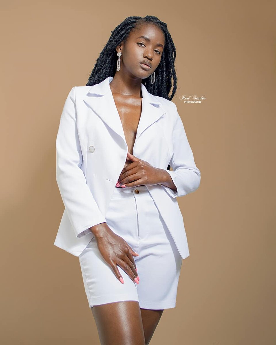 MucubalFashion's tweet photo. Ensaio Fotográfico 
Model: Arycassia Gonçalves 
Agência: Mucubal Fashion Angola
Fotografia: Red'Studio 

#modelo #Ensaiofotografico #moda #Criative #compagn #pretoebranco #blackgirls #Lubango #Angola #Mucubalfashion https://t.co/lEem9KVKti