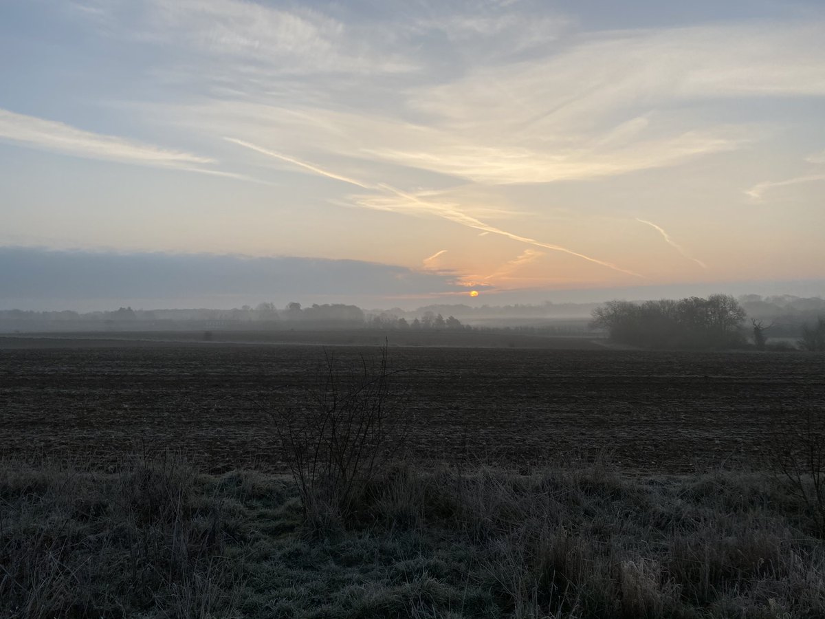 The “misty, frosty, fresh one”....... love mornings like these.....🌅🌅🌅😊😊😊🪁🪁🪁💭💭💭 <a href="/UKRunChat/">UKRunChat</a> <a href="/UKRunning1/">UK RUNNING®</a> <a href="/runr_uk/">Runr</a> <a href="/AllRunnersHere/">RunnersRus</a>