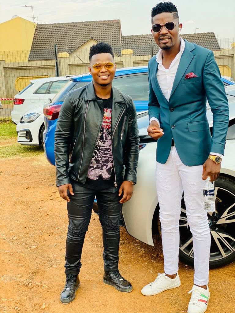 NyathiCanaan's tweet photo. Here I was talking to his cousin sister, I said we look like those very fresh veggies being watered through out only at WOOLIES💧💧 😂😂🤞🤞🏃♂️🏃♂️🤷♂️ and I added by saying he is a serious GIFT, @AyandaNtanzi, Hope Arise 50% Venue capacity, #Nasempini #BabaZiveze https://t.co/3Dt8ThNMu2