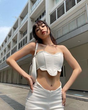 Chipu và bộ ảnh Cúp pế hông hư ư ừ ứ ư