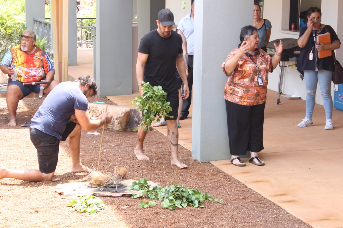 PVCILRO_CDU's tweet image. Today we Welcomed Indigenous Students to @CDUni with Larrakaia Smoking Ceremony &amp;amp; BBQ. Aunty B welcomed to Larrakia Country &amp;amp; Prof Reuben Bolt, PVC Indigenous Leadership welcomed them to Uni. Larrakia custodians smoked buildings for a cleansed 2021 bit.ly/3vX4lIi