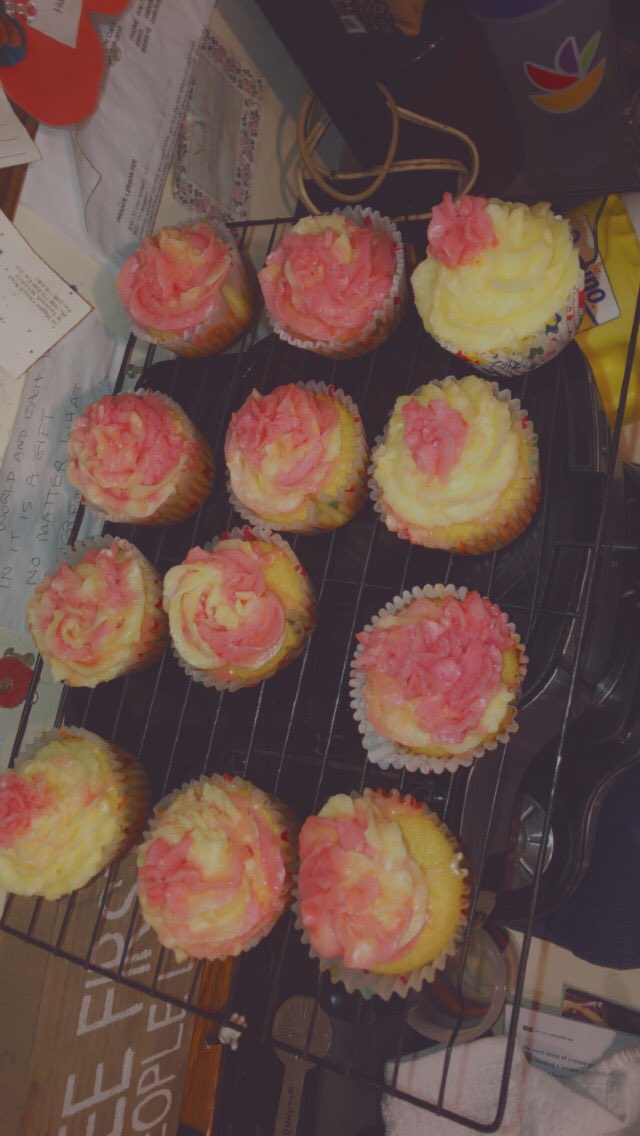 beeblessfw's tweet photo. tw // food
Raspberry Lemon Swirl Cupcakes 💛💖✨
#Food #foodporn #baking #bakeryTwitter #stoned https://t.co/jmwwnsV9jE